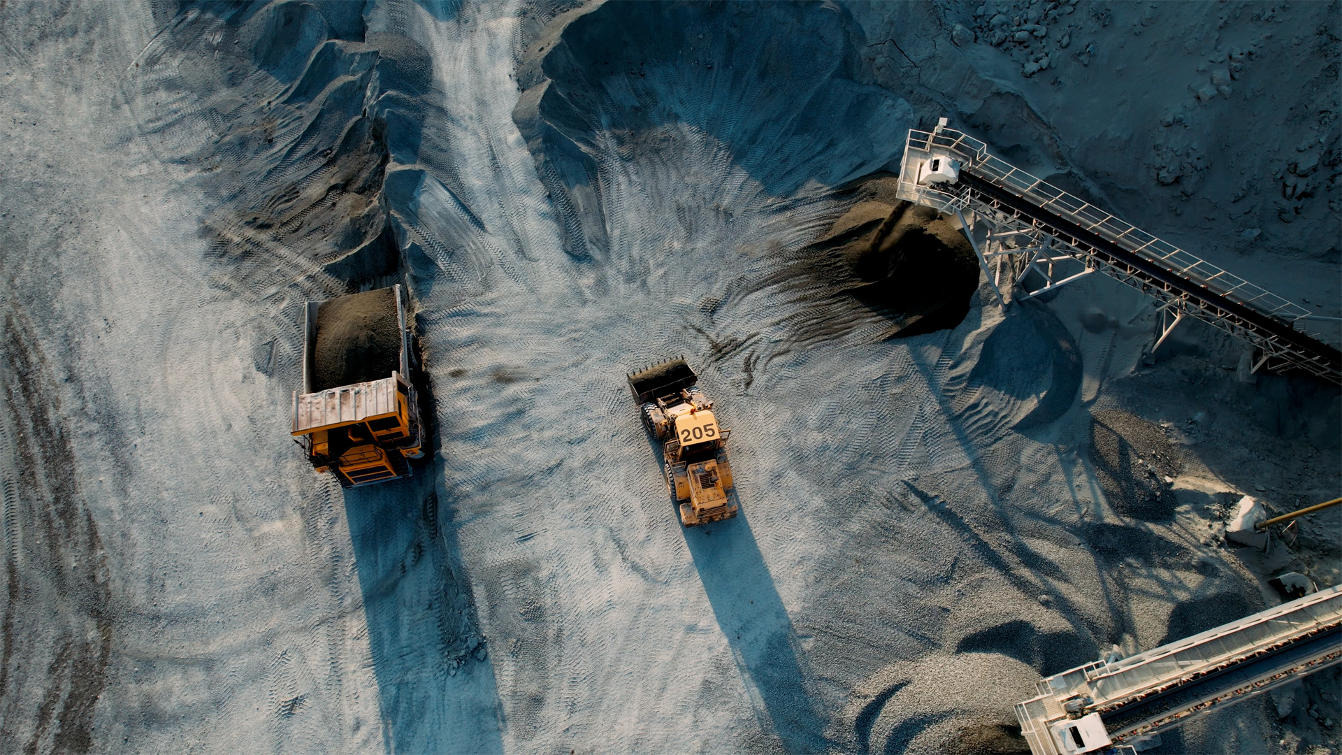 The AVA product family is a modular, off-the-shelf line-scan detector series designed to deliver versatility, cost efficiency, and superior imaging performance for security and industrial X-ray applications. Covering a comprehensive range from value-level systems to premium line scanners, AVA supports applications from entry-level urban security and high-speed aviation to advanced mining and sorting with high-definition time delay integration (TDI) technology.